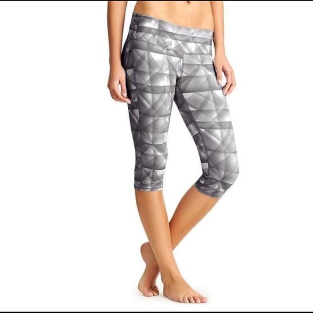 ATHLETA Diamond Chaturanga Knicker Capri Pant